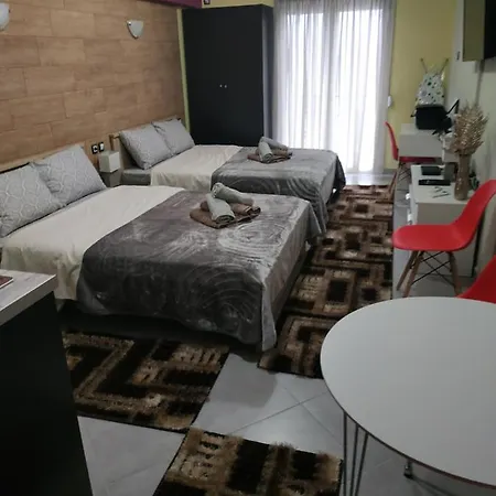 G M 1 Rooms Kentro In The Heart Of The City Larissa Exterior photo